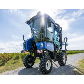 Gamme des machines à vendanger compacte Braud de New Holland : des machines à vendanger performantes, maniables et polyvalentes, idéales pour les vignes à partir de 1,40 m. Confort, technologie avancée et garantie 2 ans pour une récolte de du raisin qualité en toutes conditions.