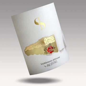 Étiquettes multi-matériaux pour bouteilles de vins et spiritueux : créez des effets 3D, de transparence et de texture uniques pour renforcer l'impact visuel et émotionnel de vos bouteilles.