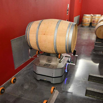 WINEBOT est le premier cobot mobile conçu pour les chais. Développé par la société LAMOUROUX en Gironde, il automatise la manutention et le lavage des barriques tout en garantissant sécurité, flexibilité et optimisation des processus vinicoles. Une révolution pour la vinification moderne.